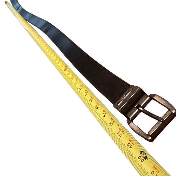 Levi Strauss heavy buckle belt black size 52 leather top manmade lining 16 holes - Picture 7 of 8